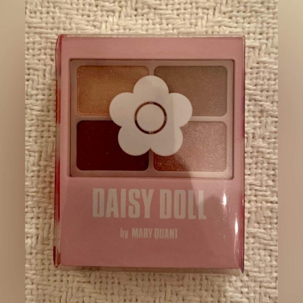 Daisy Doll by Mary Quant Eyeshadow Quad - Eye Color Palette - R-01